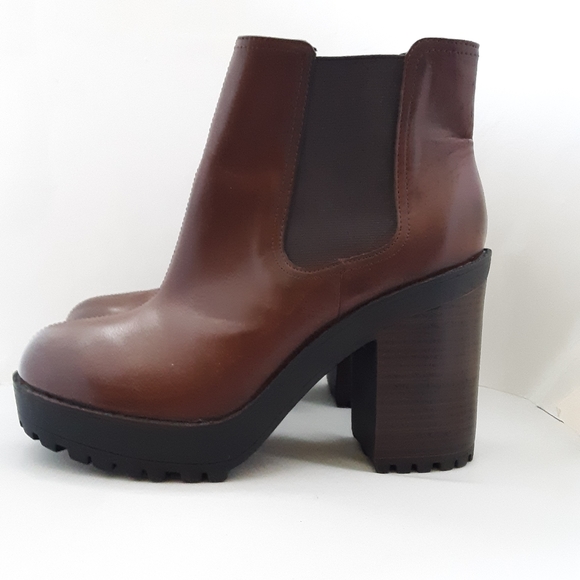 H & M - divided- chunky lug sole ankle boots - Picture 13 of 13